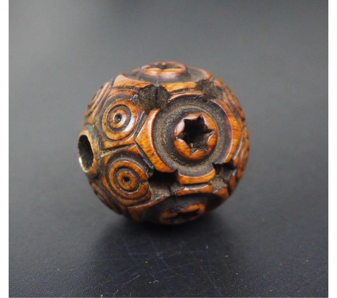 送料無料 江戸時代　提げ物　牙彫緒締玉　径2cm 重4g