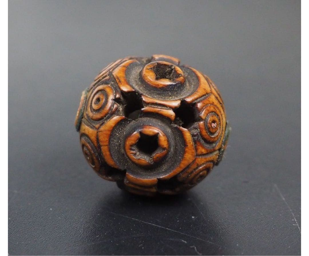 送料無料 江戸時代　提げ物　牙彫緒締玉　径2cm 重4g