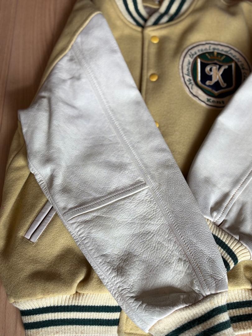 Kentのスタジアムジャック イエロー(カラシ色)とベージュ刺繍立体ロゴとバック