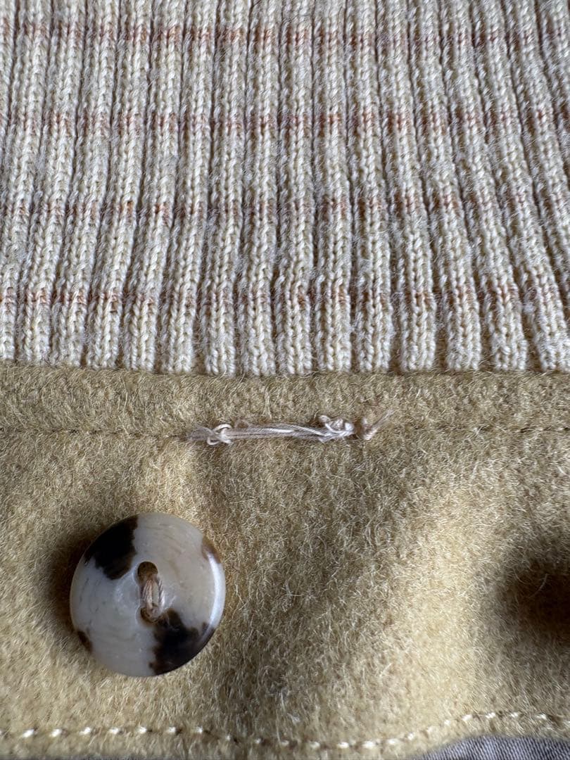 Kentのスタジアムジャック イエロー(カラシ色)とベージュ刺繍立体ロゴとバック