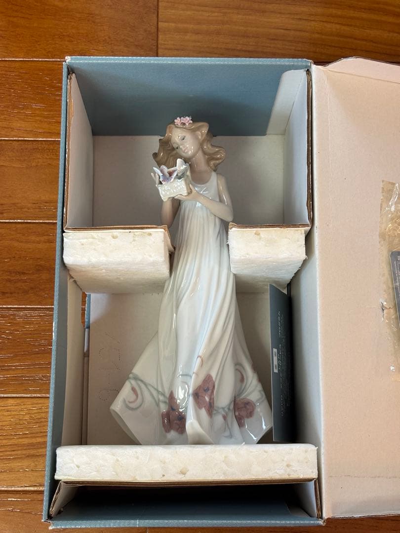 【新品】リヤドロ 私の宝もの　 6777 リアドロ わたしの宝物