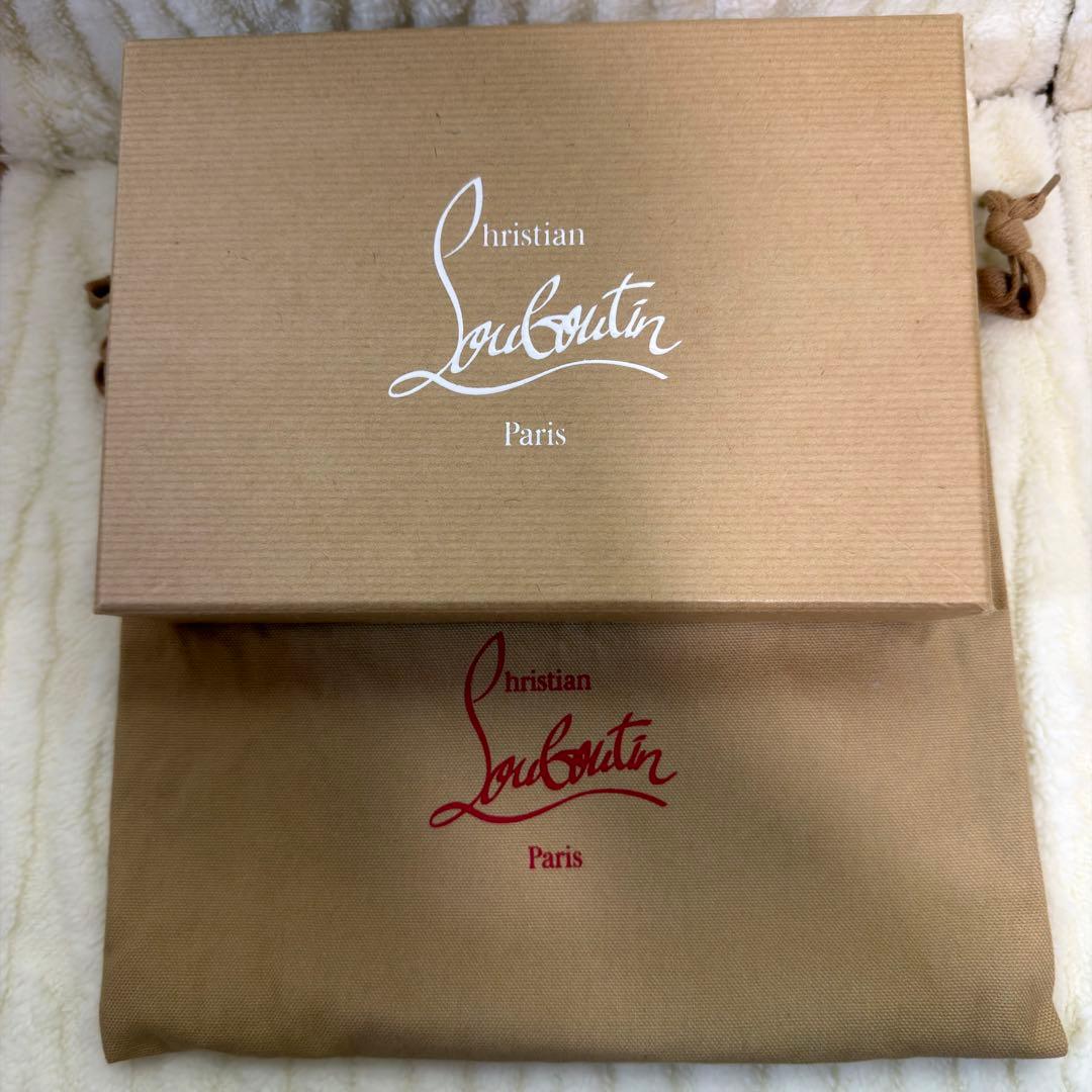 ✨️極美品✨️クリスチャンルブタン スタッズ ラウンドジップ 長財布 レザー ピンク