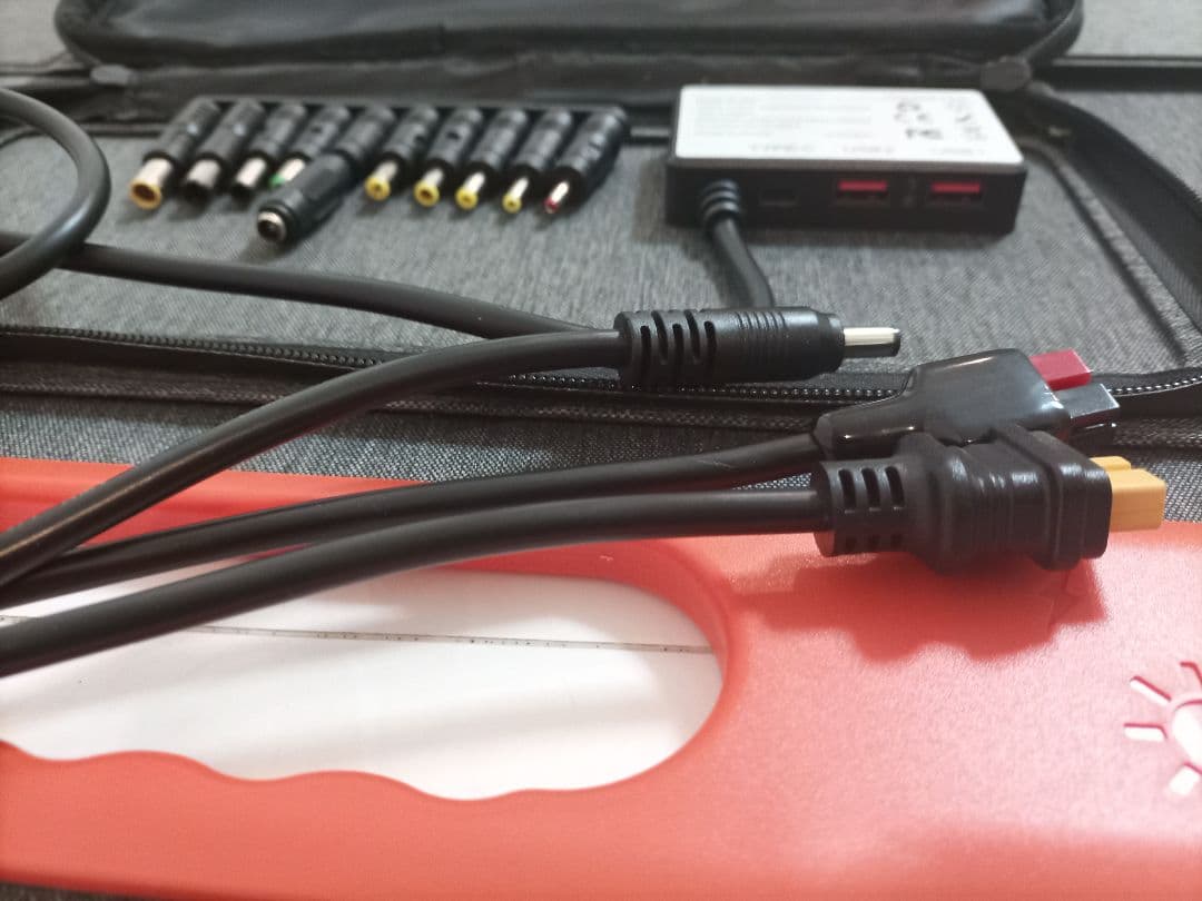 ポータブル100Wソーラーパネル2枚