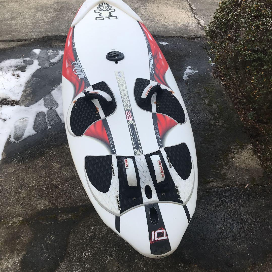 ウィンドサーフボード　Futura 122 フィン、ボードケース付き