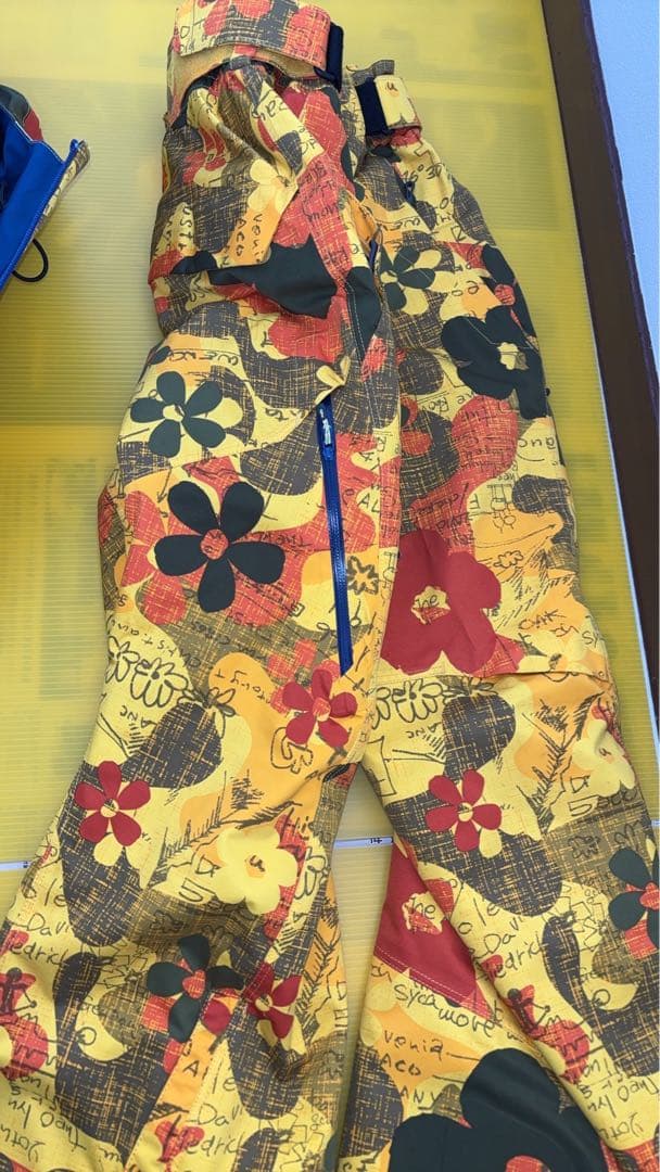 花柄スキーウェアセット（ジャケット・パンツ）
