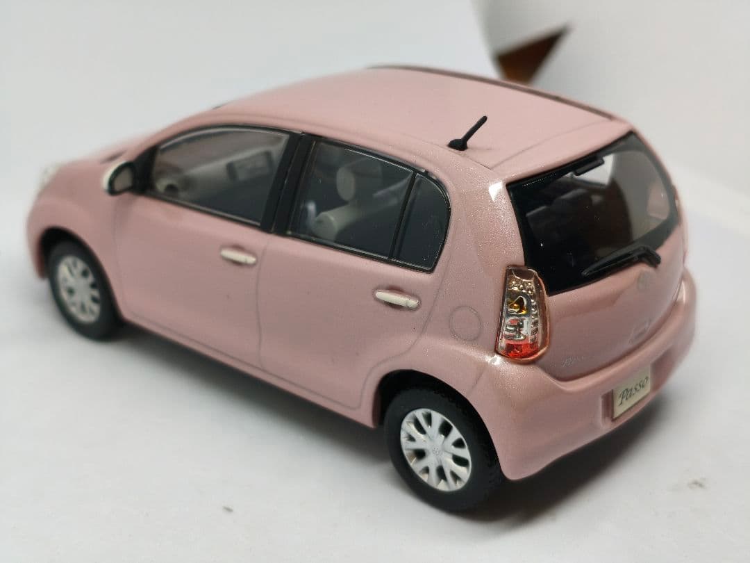 Passo ピンク ミニカー　カラーサンプル　1/30　パッソ　hana