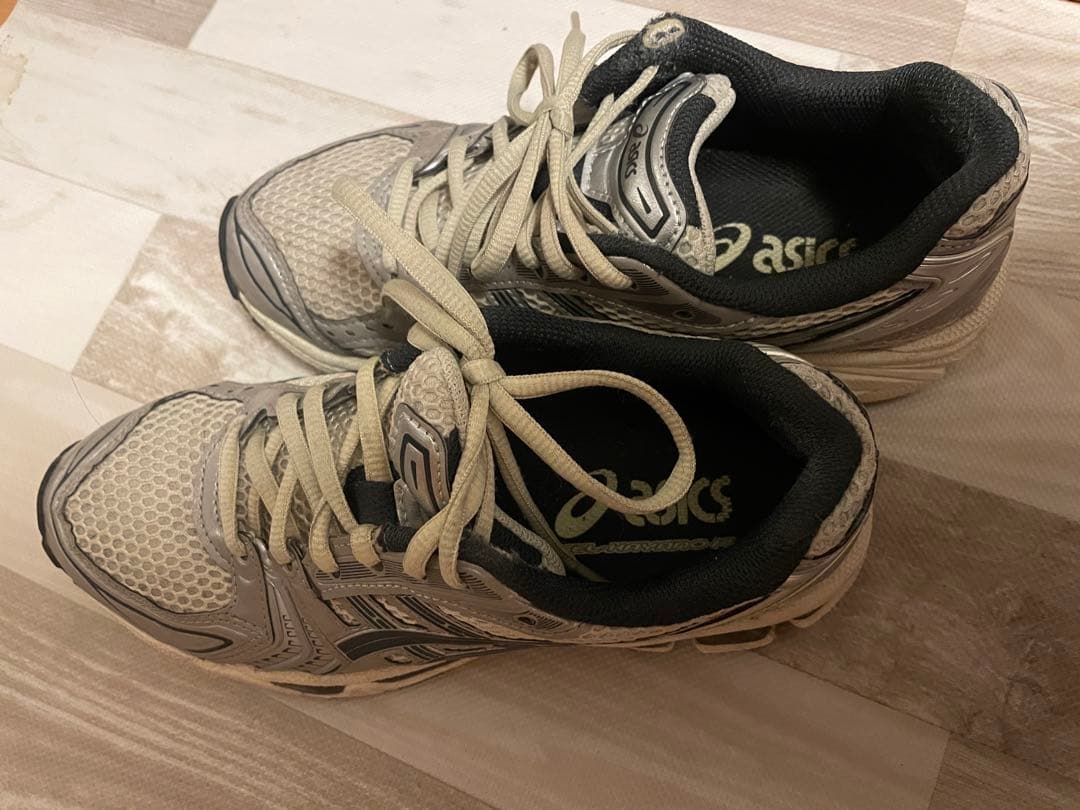 ASICS GEL-Kayano 14 シルバー/グレー23センチ