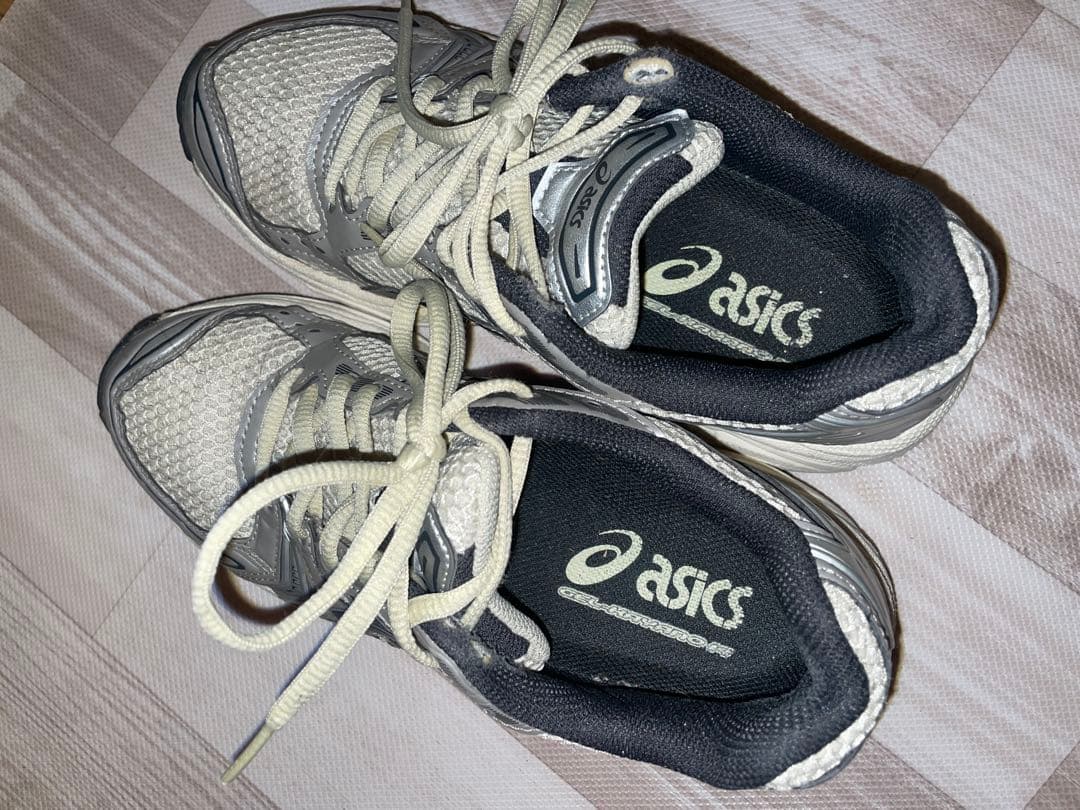 ASICS GEL-Kayano 14 シルバー/グレー23センチ