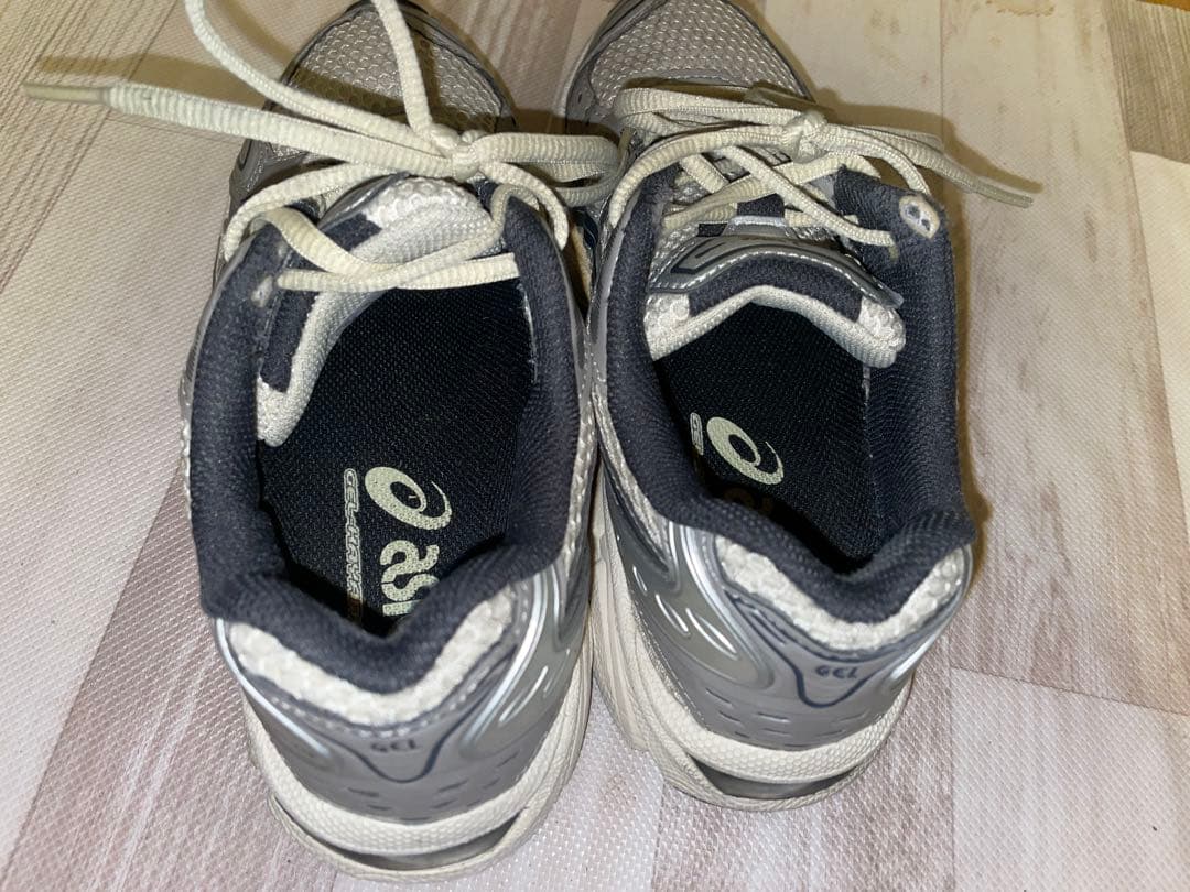 ASICS GEL-Kayano 14 シルバー/グレー23センチ