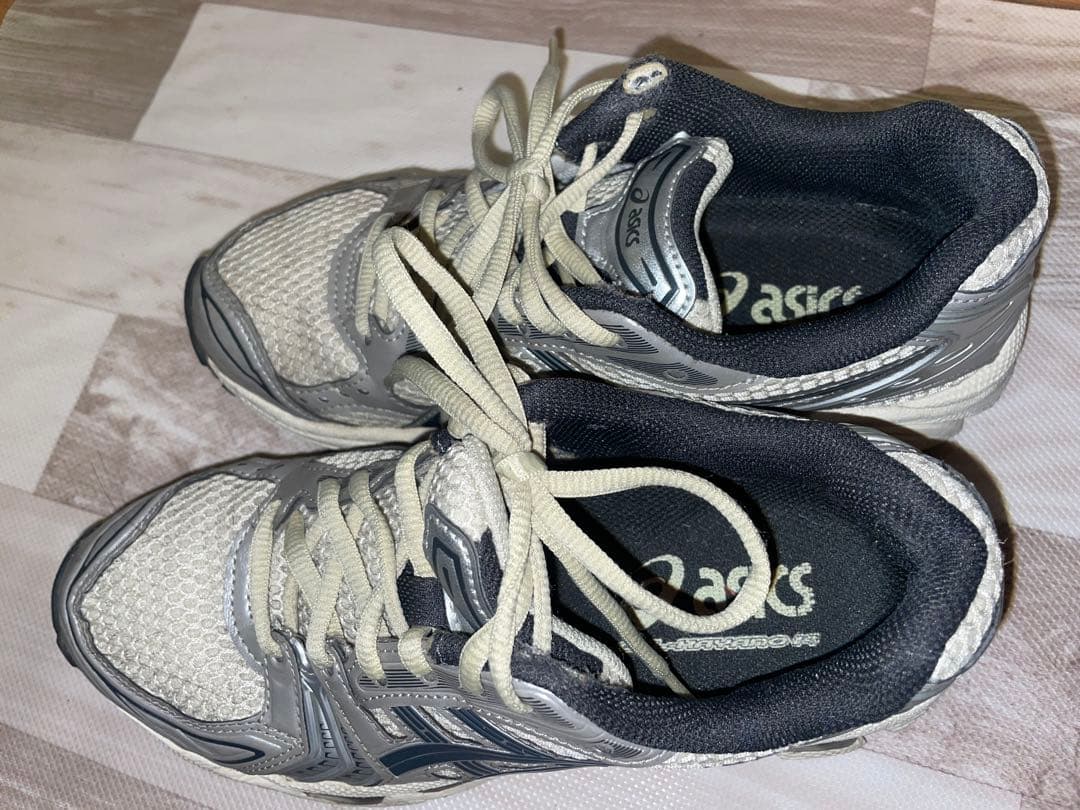 ASICS GEL-Kayano 14 シルバー/グレー23センチ