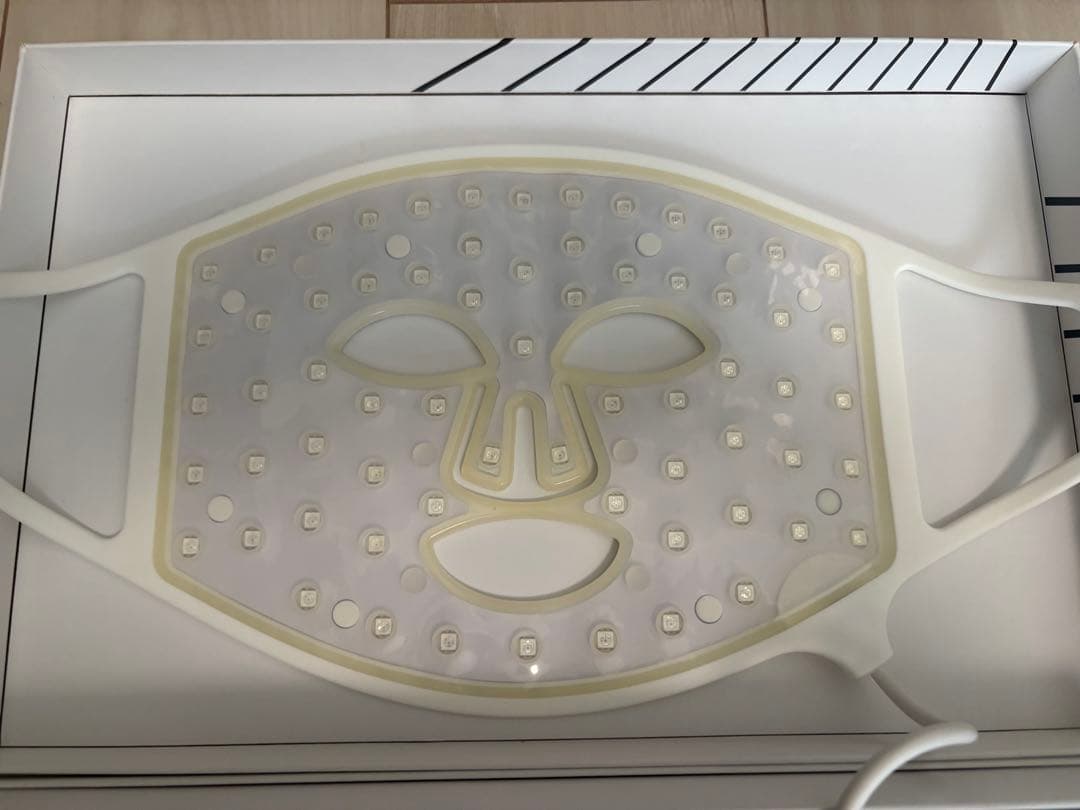 「値下げ」CURRENTBODY LED Light Therapy Mask