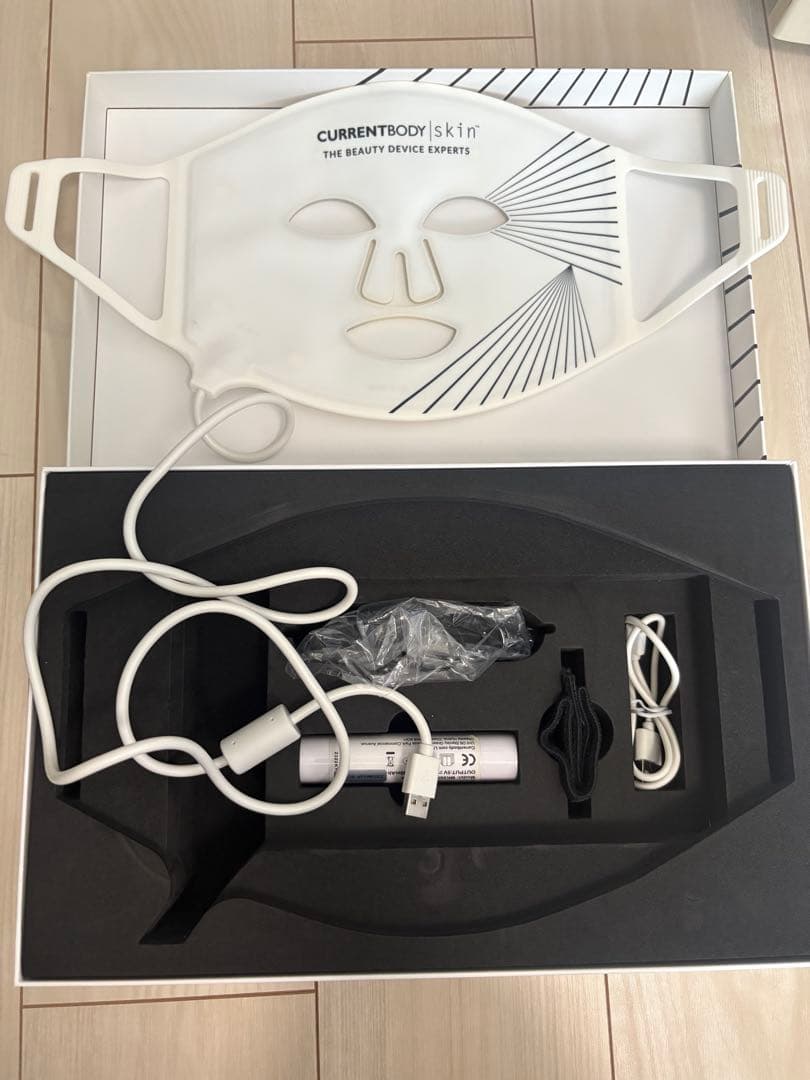 「値下げ」CURRENTBODY LED Light Therapy Mask