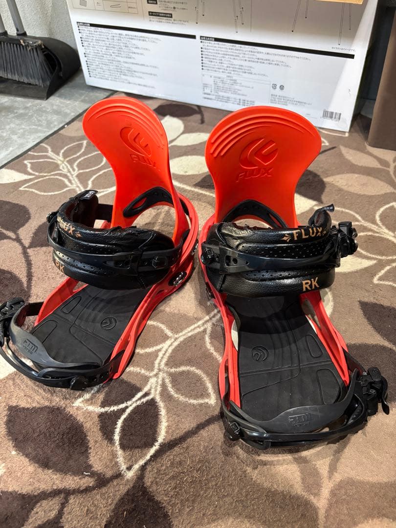 FLUX RK M/Lスノボビンディング オレンジ　グラトリ