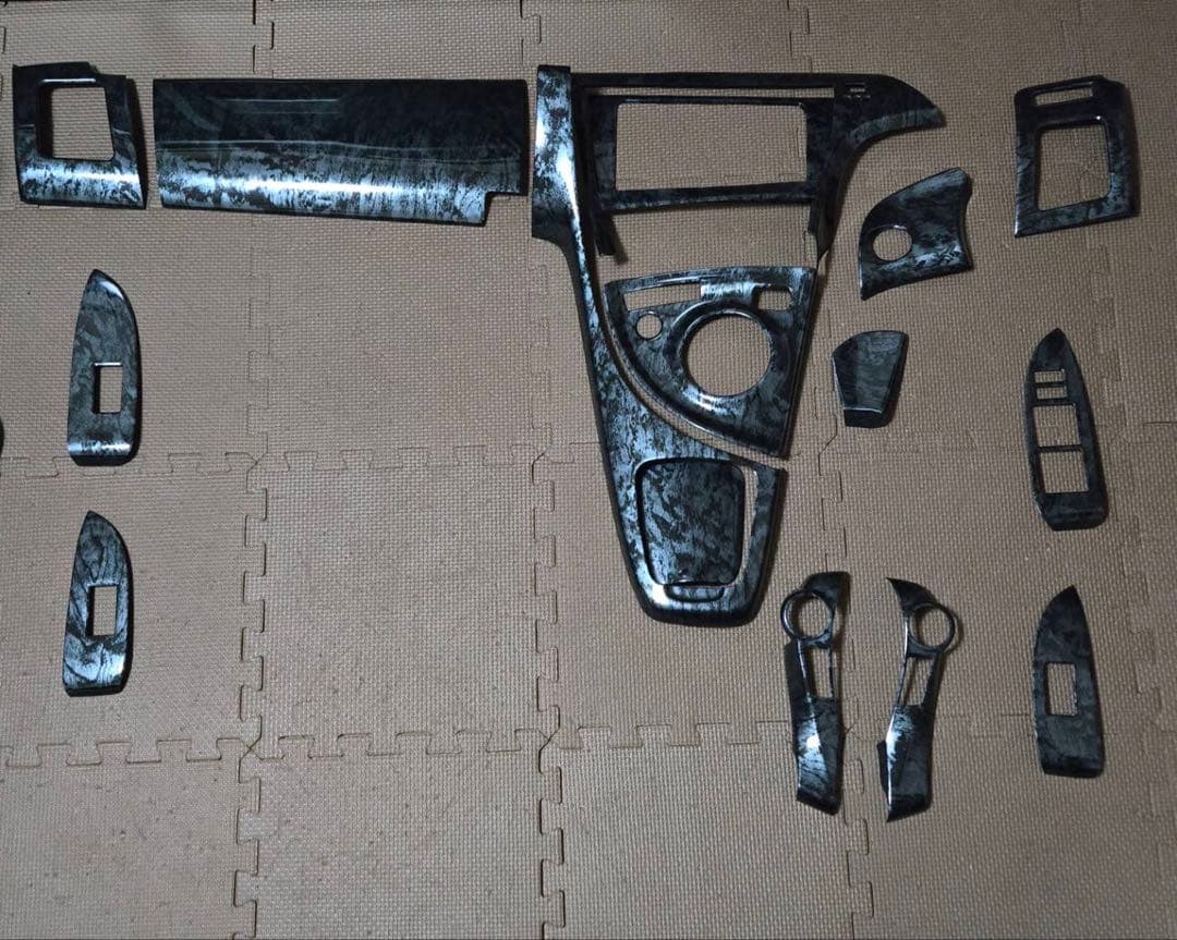 プリウス ZVW 30系　インテリアパネル 黒木目調