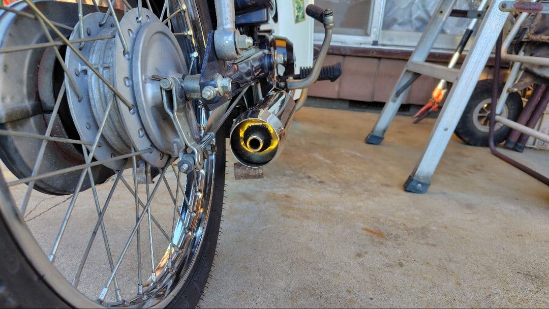 キタコ ステンレススポーティーダウンマフラー AA01スーパーカブ５０（ｆｉ）