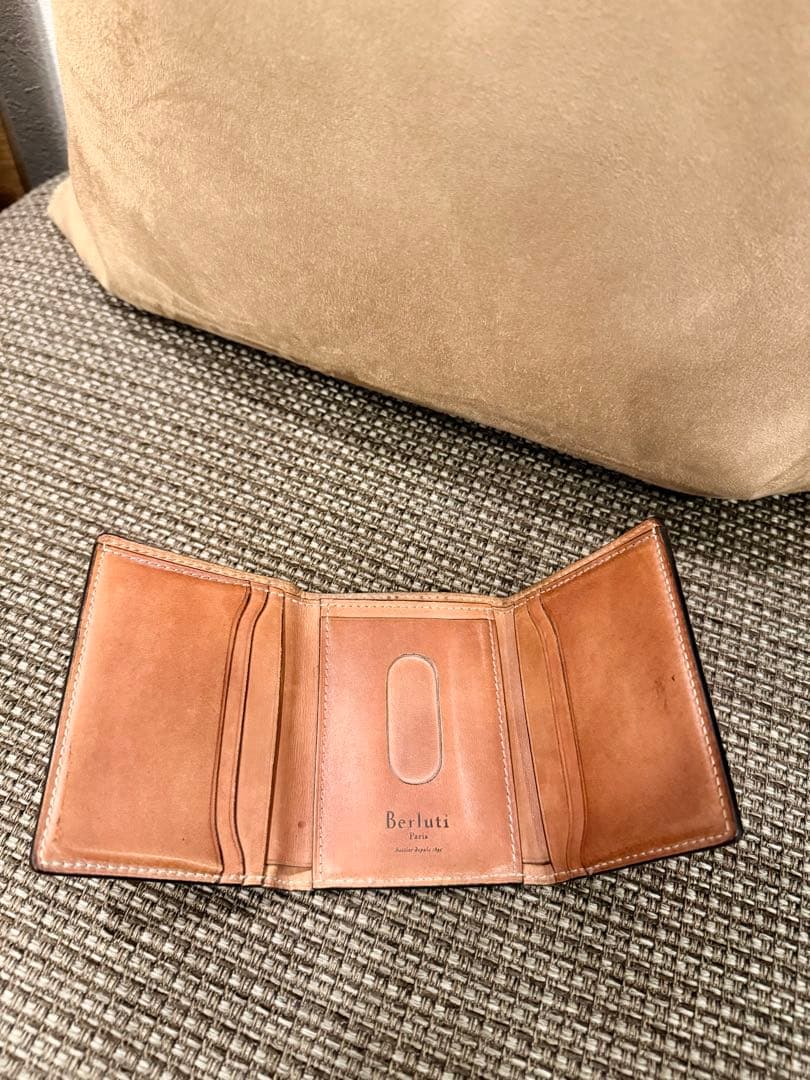 Berluti ベルルッティ　全面カリグラフィー三つ折り財布