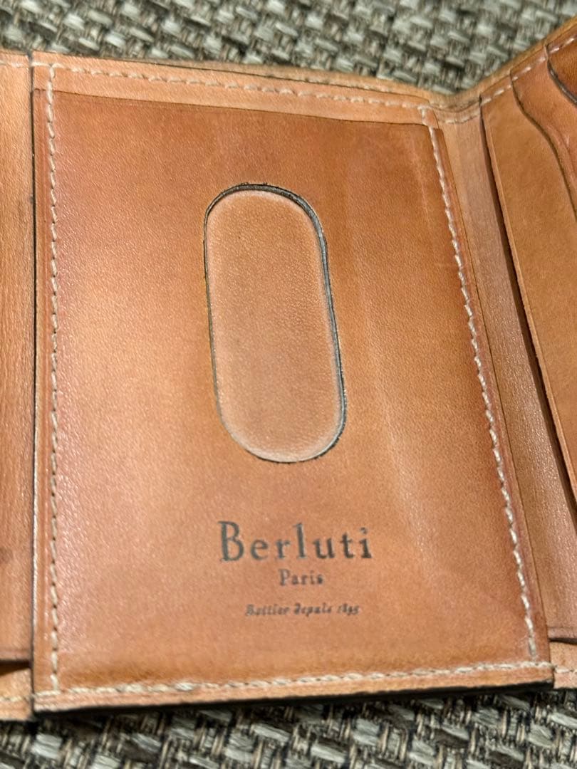 Berluti ベルルッティ　全面カリグラフィー三つ折り財布