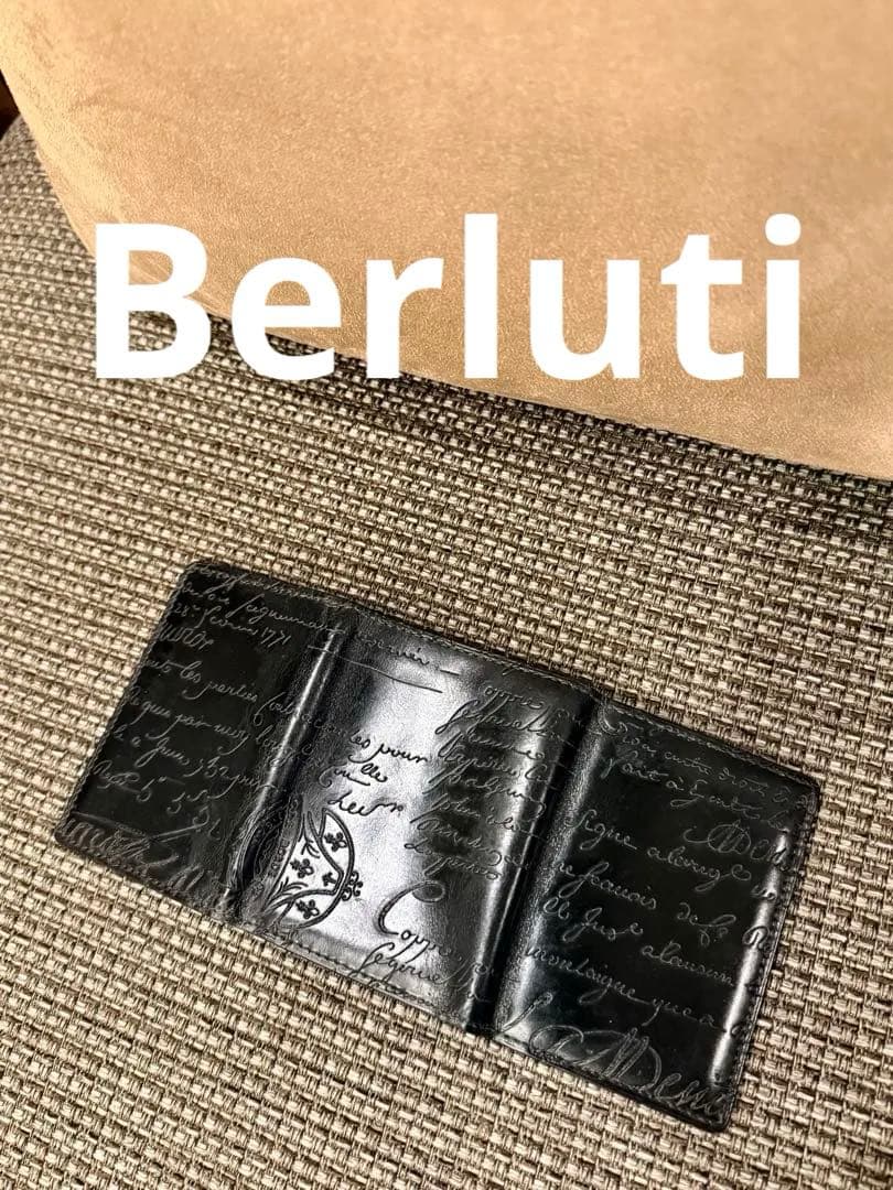 Berluti ベルルッティ　全面カリグラフィー三つ折り財布