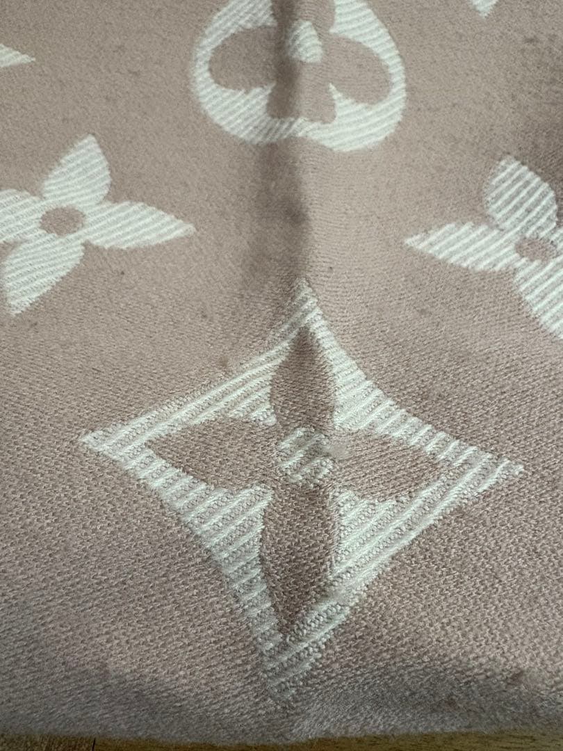 LOUIS VUITTON マフラー・LV エセンシャル　ベージュローズ