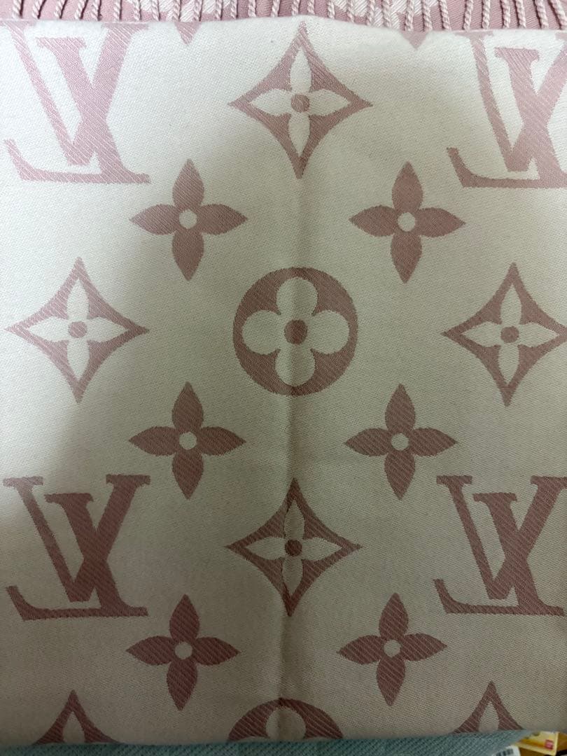 LOUIS VUITTON マフラー・LV エセンシャル　ベージュローズ