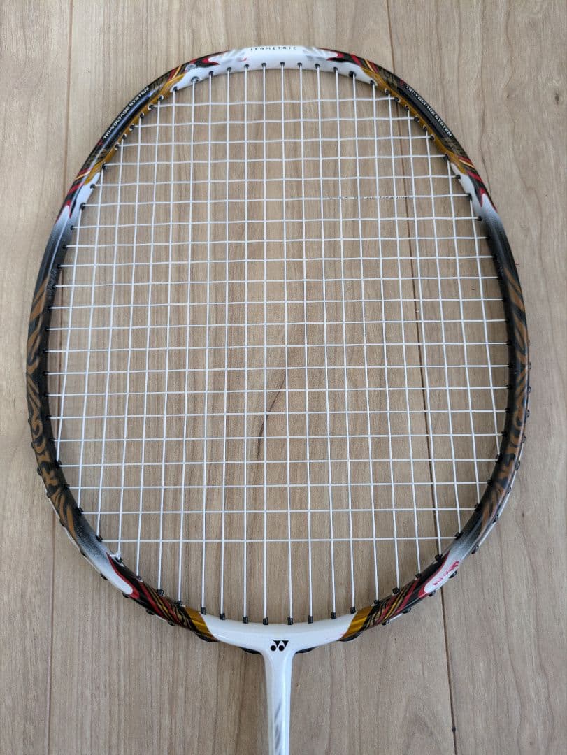 YONEX　VOLTRIC80