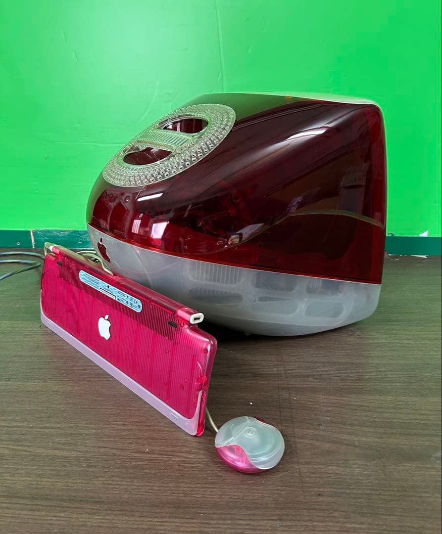 レアな商品The iMac G3 (Slot Loading)