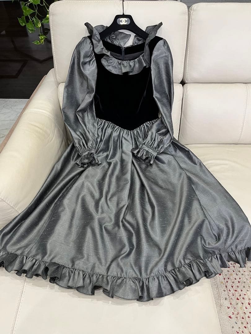 専用の品となりました❣️オスカー.デラレンタのミモレ丈ドレス#9号、M size