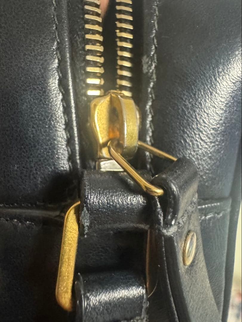 イブサンローラン 黒 ショルダーバッグ 正規品