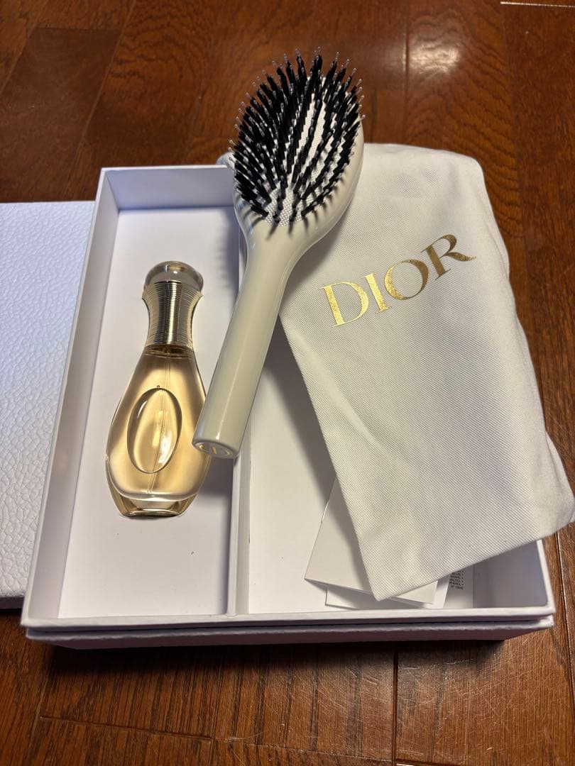 ディオール　バースデーギフト　ジャドールオードゥパルファン　ヘアミスト、ブラシ