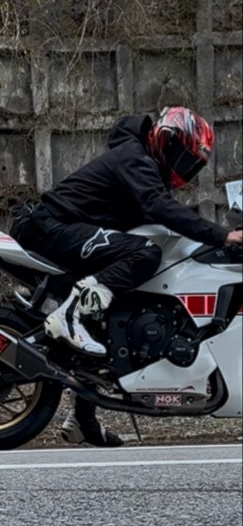 alpinestars ブラックジャケット フード付き