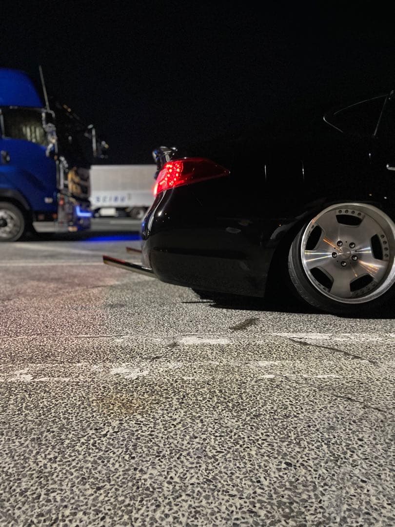 y51フーガ　跳ね上げ　リアピース　マフラー