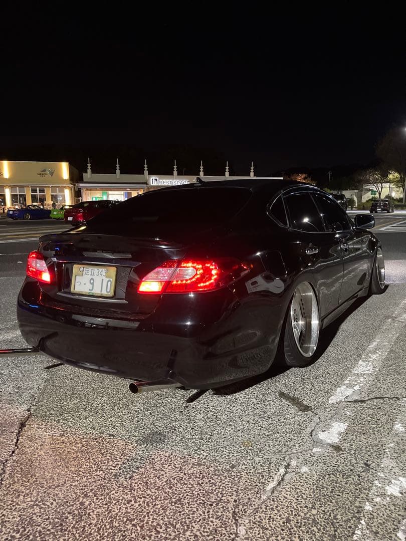 y51フーガ　跳ね上げ　リアピース　マフラー