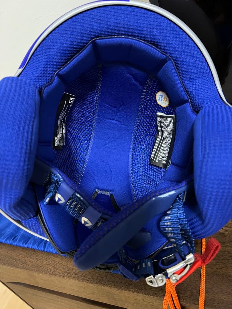 オ*ク様 レッドブル　リンゼイボン　限定版ヘルメット