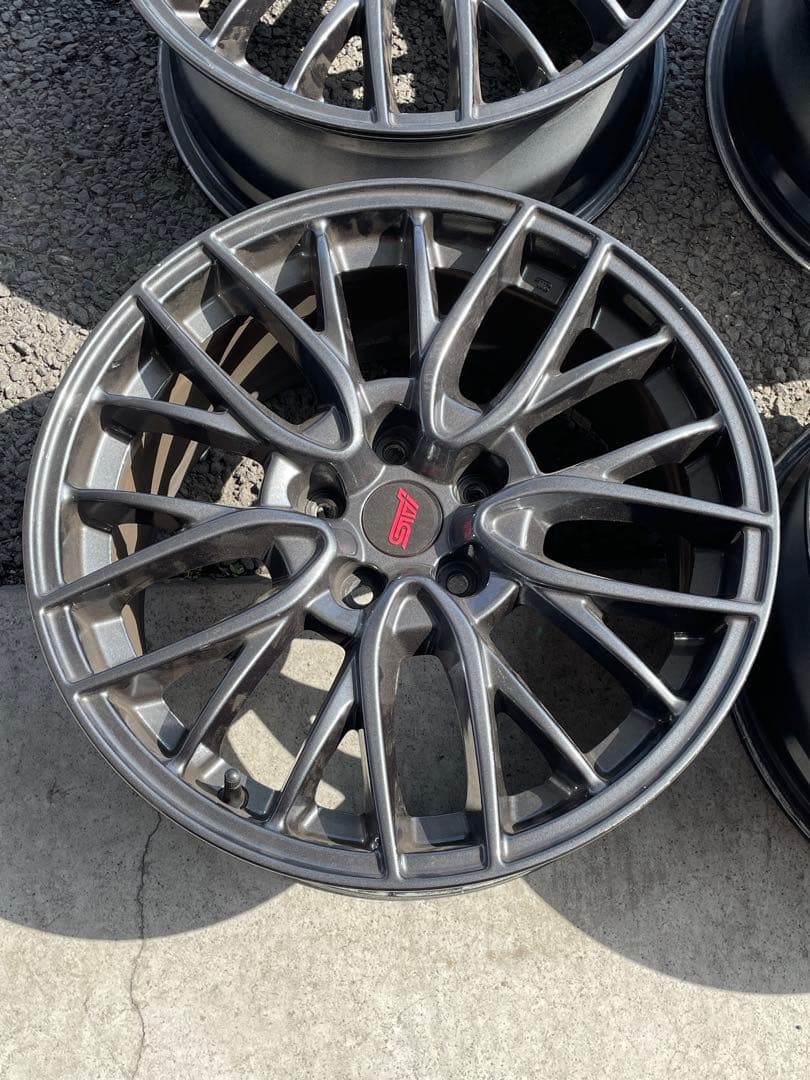 STI スポーツデザイン ブラックホイール 18インチ