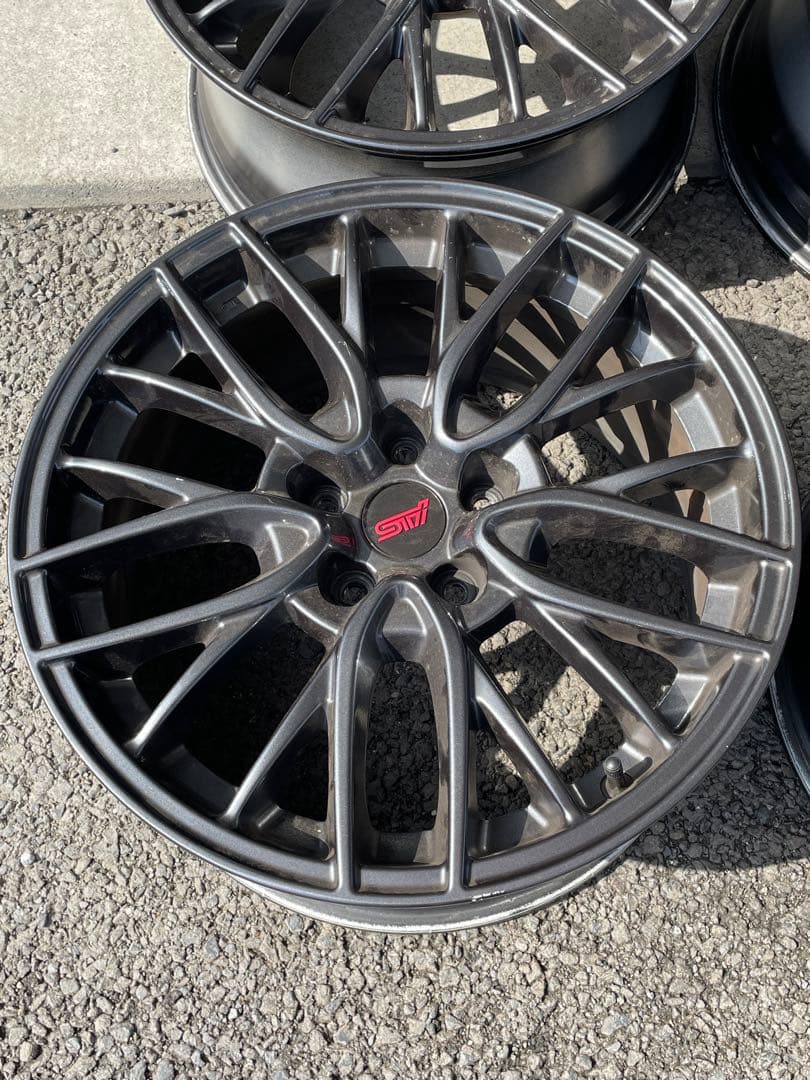 STI スポーツデザイン ブラックホイール 18インチ