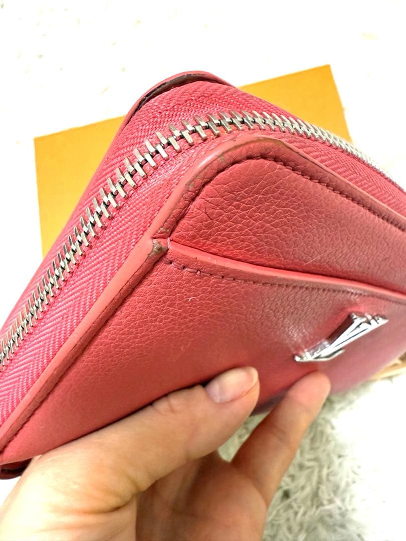 LOUIS VUITTONルイヴィトン　ジッピーロックミーラウンドファスナー