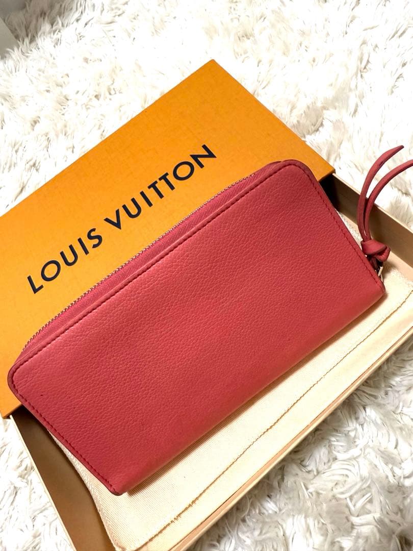 LOUIS VUITTONルイヴィトン　ジッピーロックミーラウンドファスナー