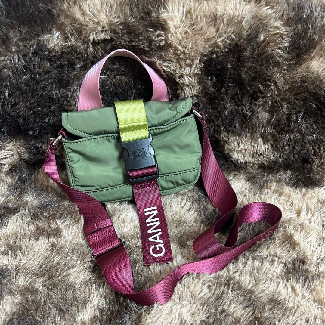 【人気 】GANNI recycled tech ショルダーバッグ サコッシュ