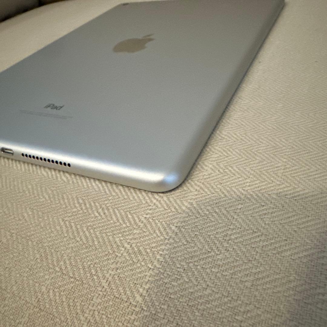 【ラピッド】Apple iPad シルバー　本体　第6世代　32G