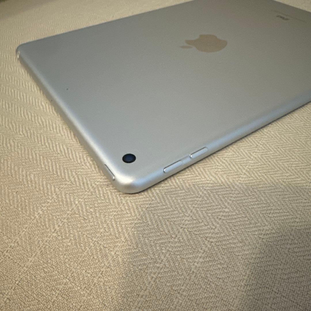 【ラピッド】Apple iPad シルバー　本体　第6世代　32G