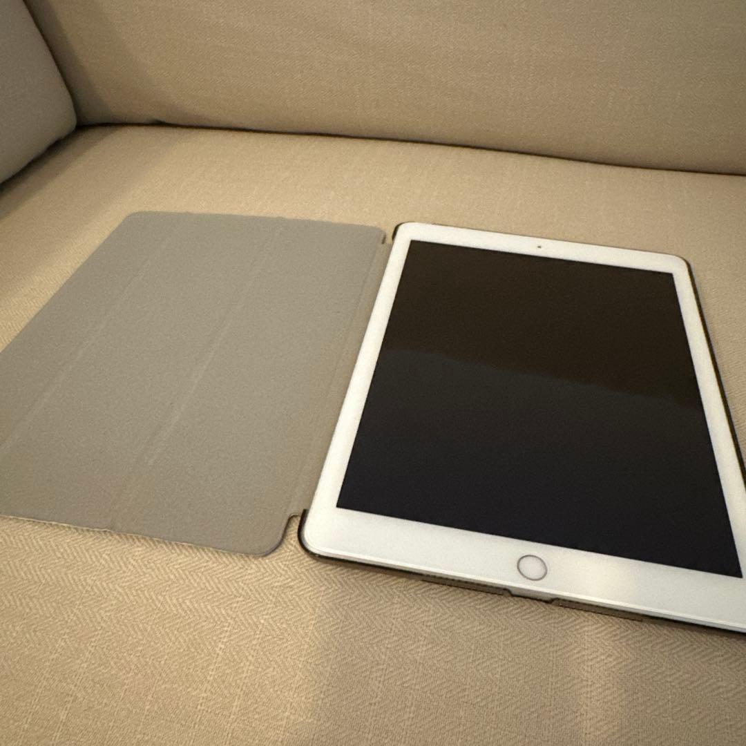 【ラピッド】Apple iPad シルバー　本体　第6世代　32G