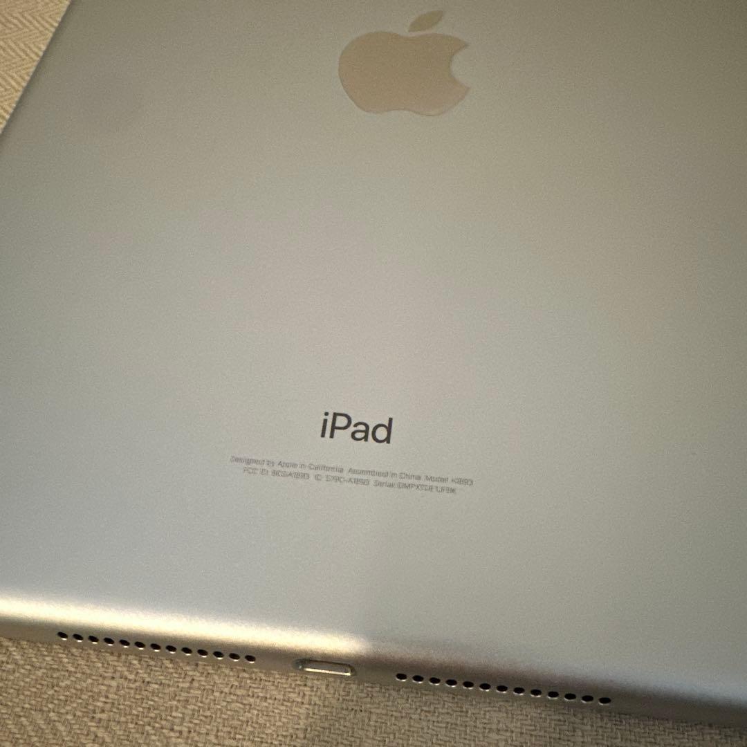 【ラピッド】Apple iPad シルバー　本体　第6世代　32G