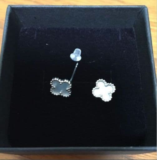 最終値下げ　新品　クローバー　　k18 k18wg ホワイトゴールド　白蝶貝