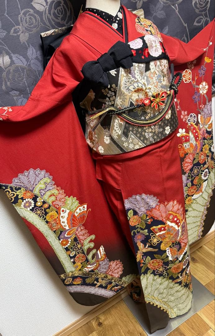 正絹振袖フルセット★金駒刺繍★舞蝶花紋様★絞り加工