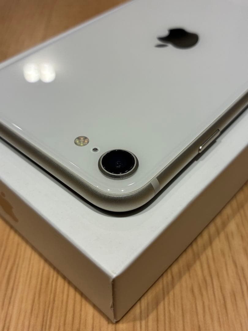 iPhoneSE 第3世代 スターライト 64GB 箱あり 美品 おまけ