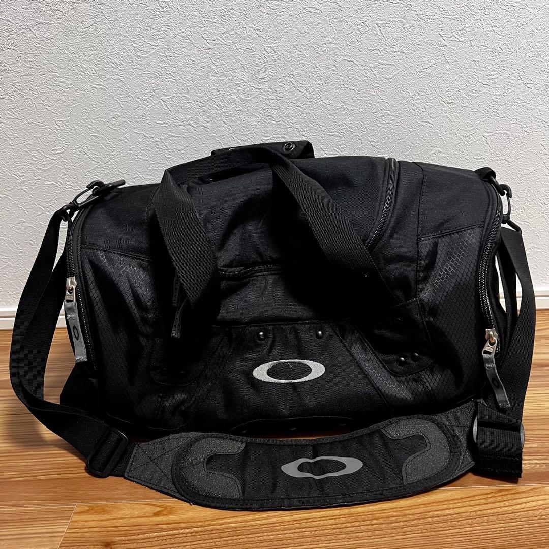 Oakley ブラック ボストンバッグ