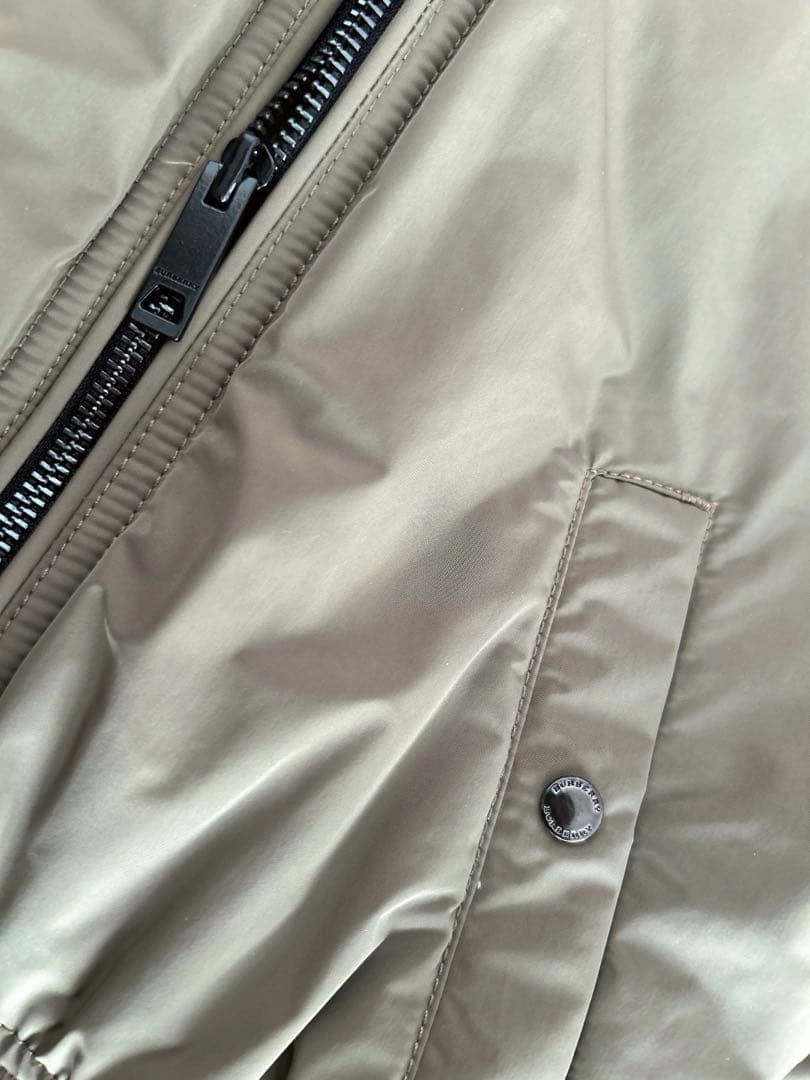 ゆ*り様 美品 BURBERRY 8Y 135サイズ ロゴ ブルゾン ジャケット