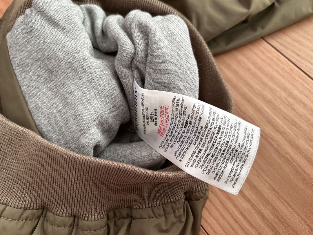 ゆ*り様 美品 BURBERRY 8Y 135サイズ ロゴ ブルゾン ジャケット