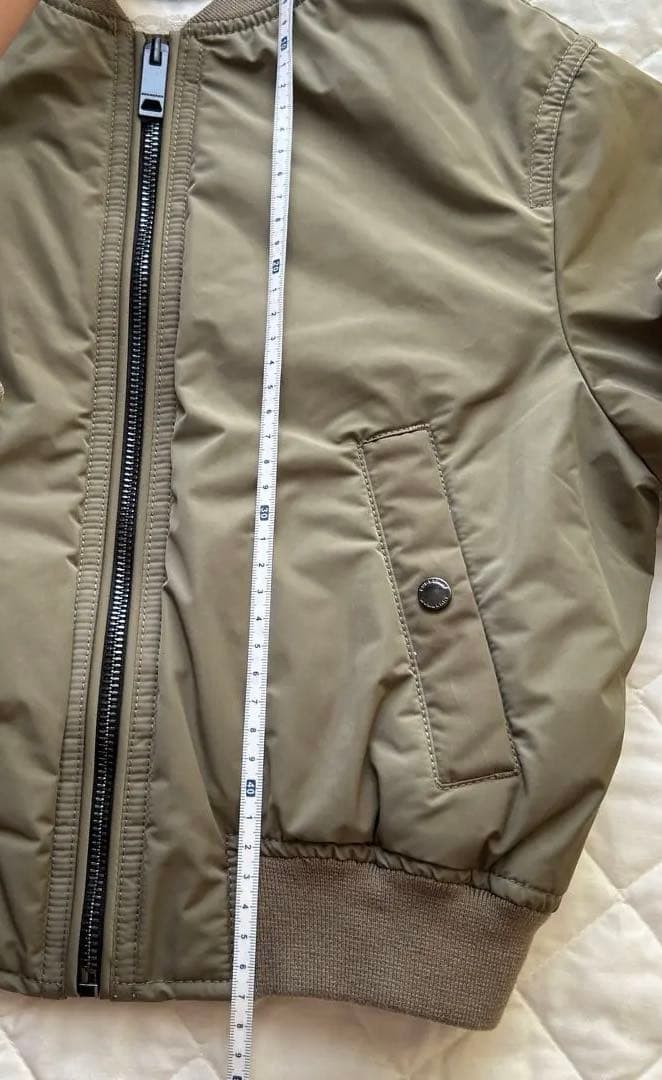 ゆ*り様 美品 BURBERRY 8Y 135サイズ ロゴ ブルゾン ジャケット