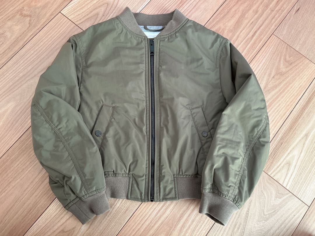 ゆ*り様 美品 BURBERRY 8Y 135サイズ ロゴ ブルゾン ジャケット